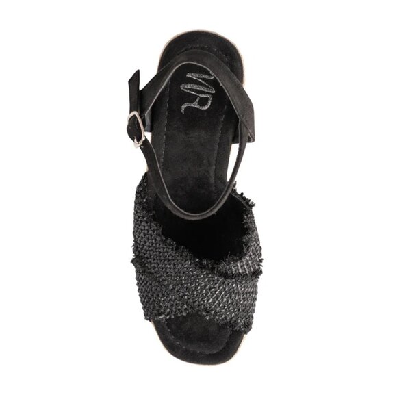 Not Rated Elinor - Picture 2 of 4